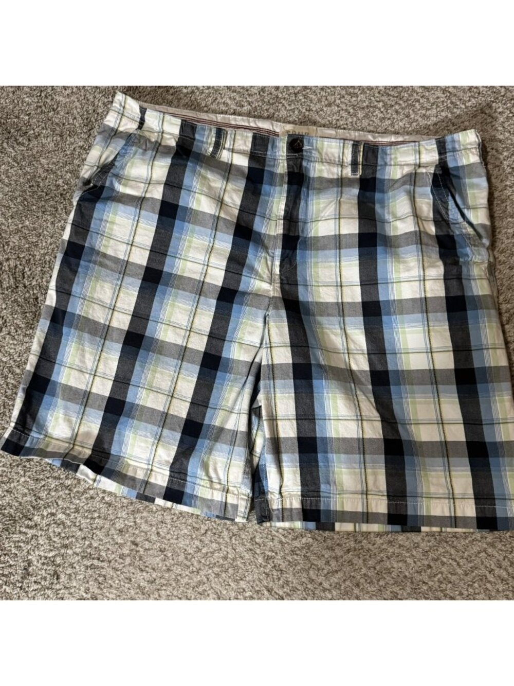 True Nation Shorts Men's Size 46R Plaid Blue Green White Cotton Flat Front